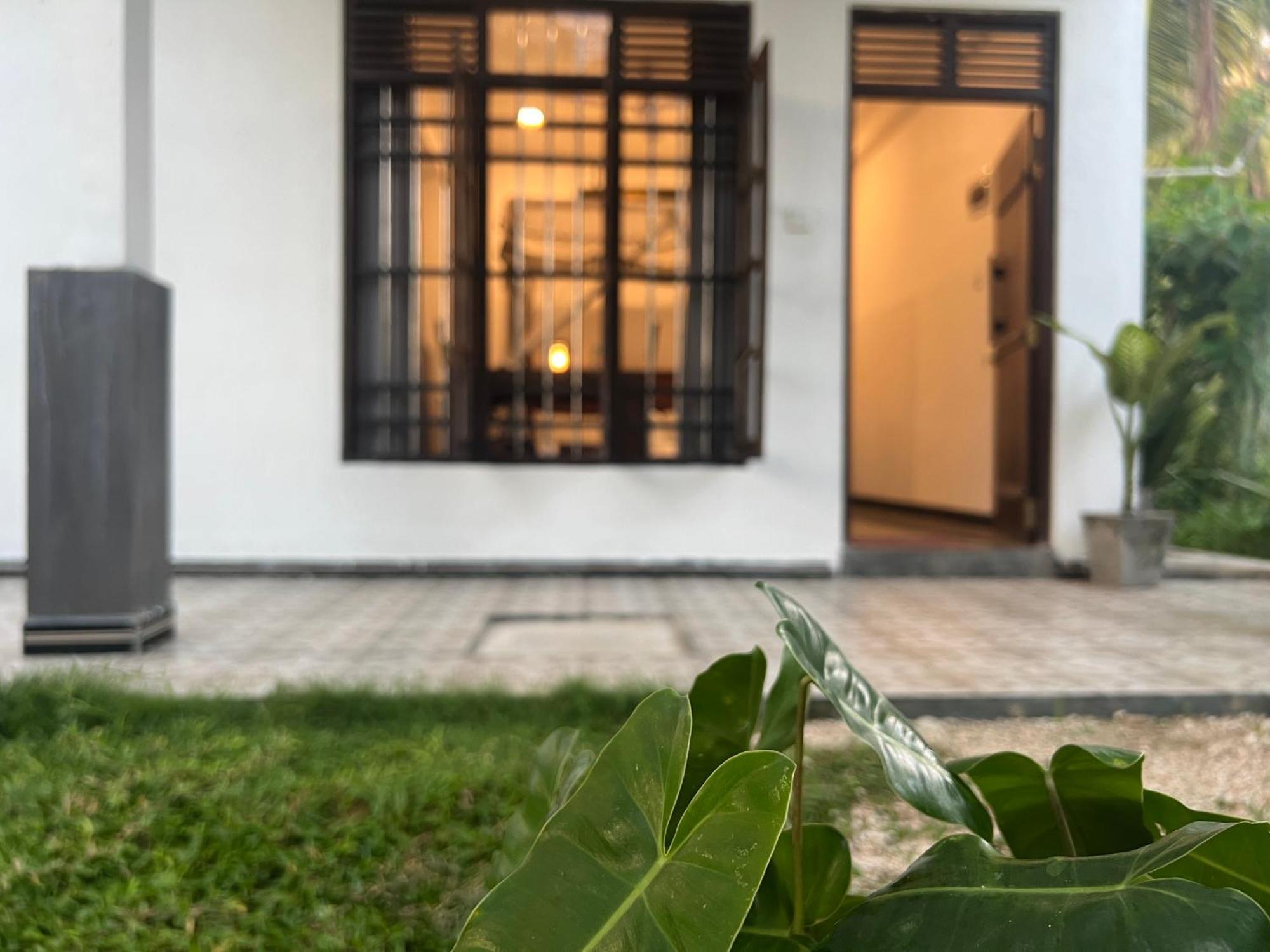 Navee Guest Hotel Tangalle Exterior photo
