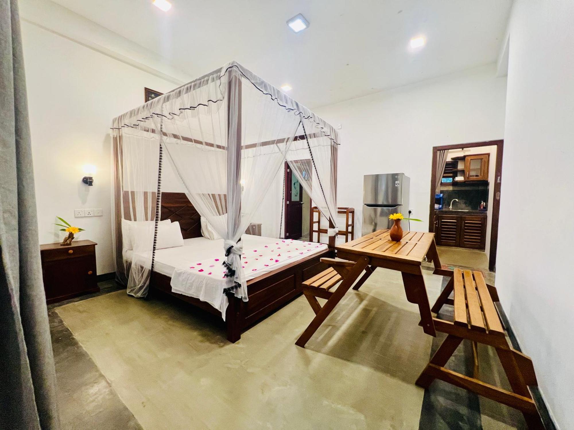 Navee Guest Hotel Tangalle Exterior photo