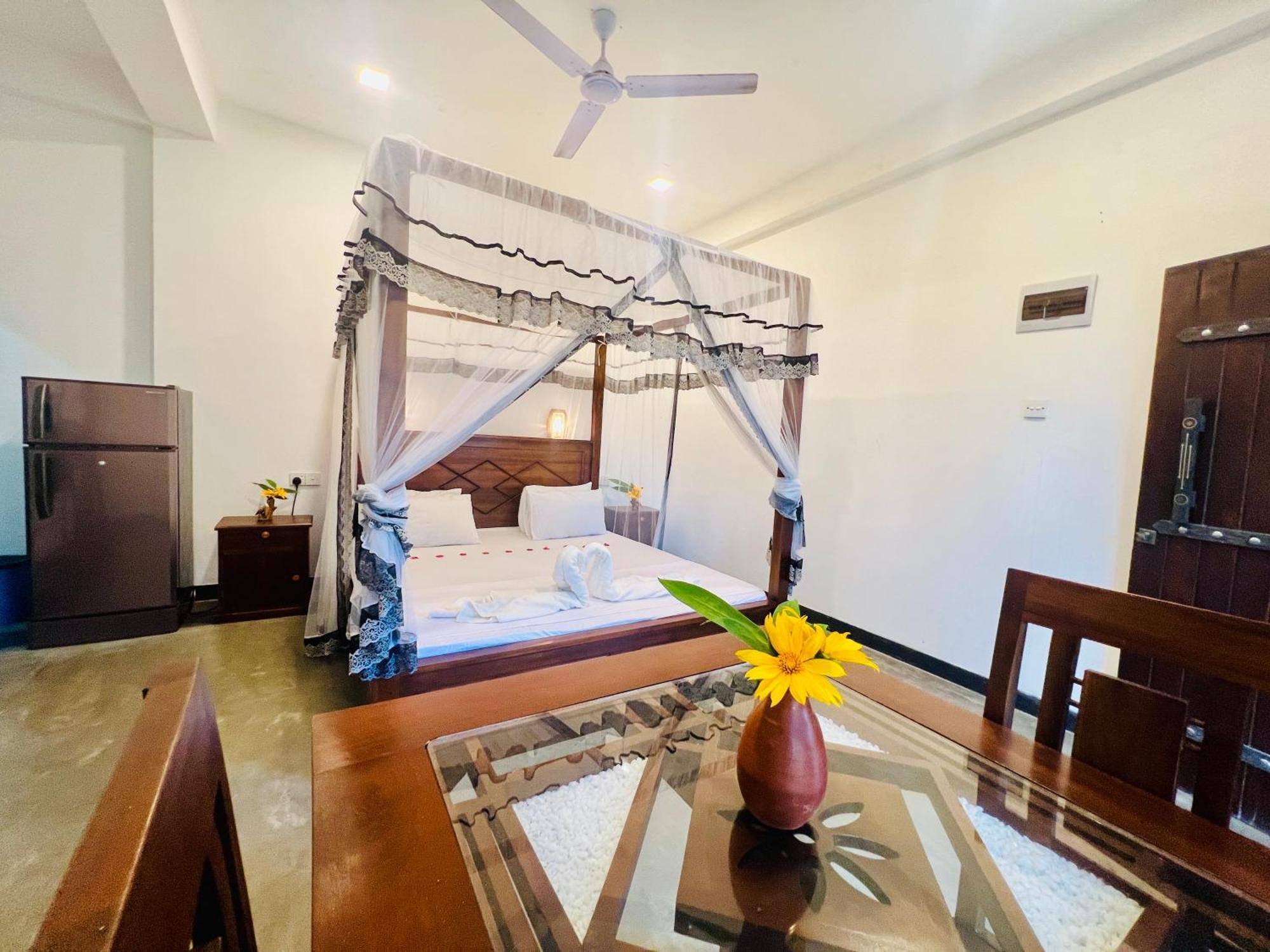 Navee Guest Hotel Tangalle Exterior photo