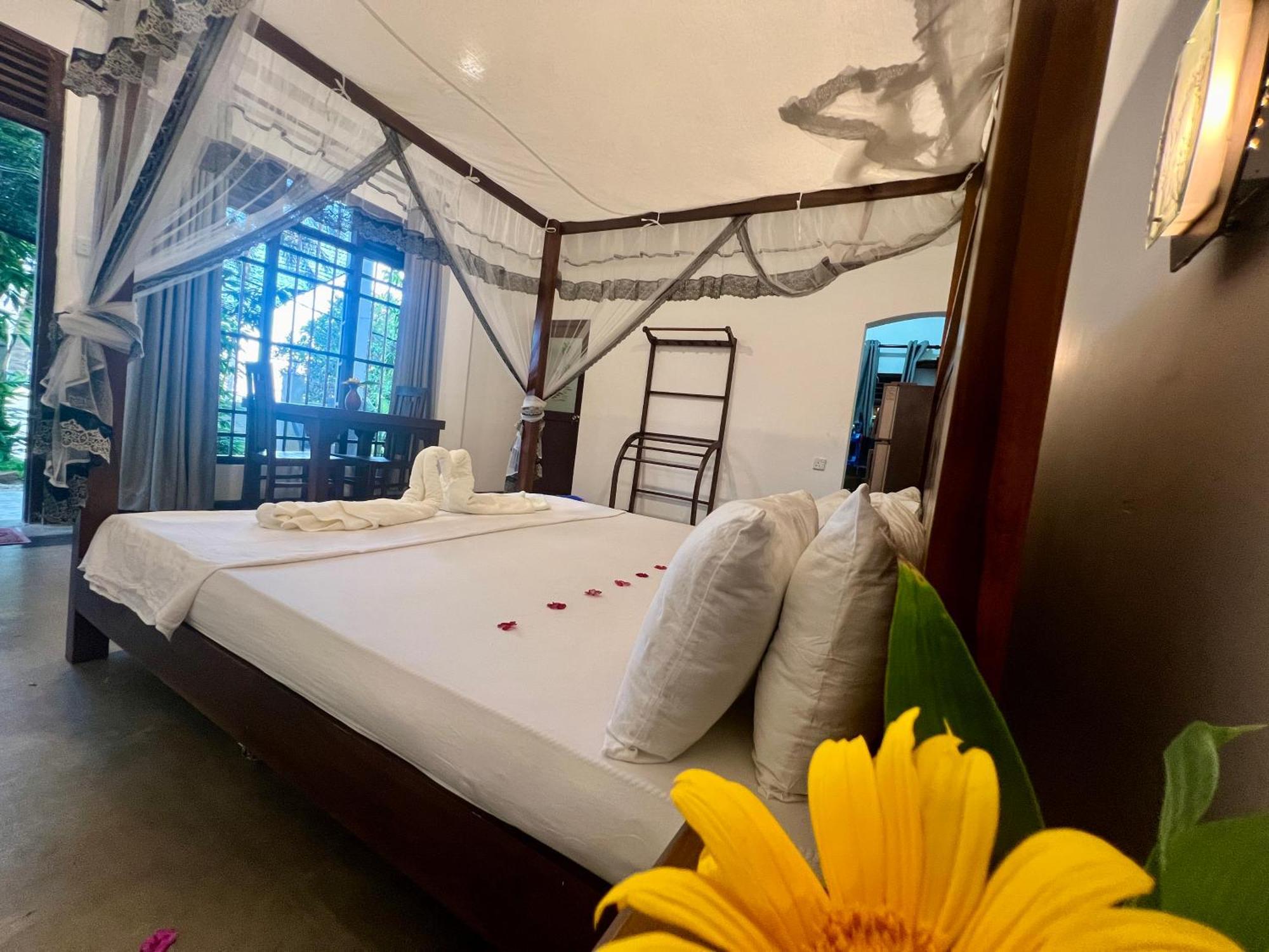 Navee Guest Hotel Tangalle Exterior photo