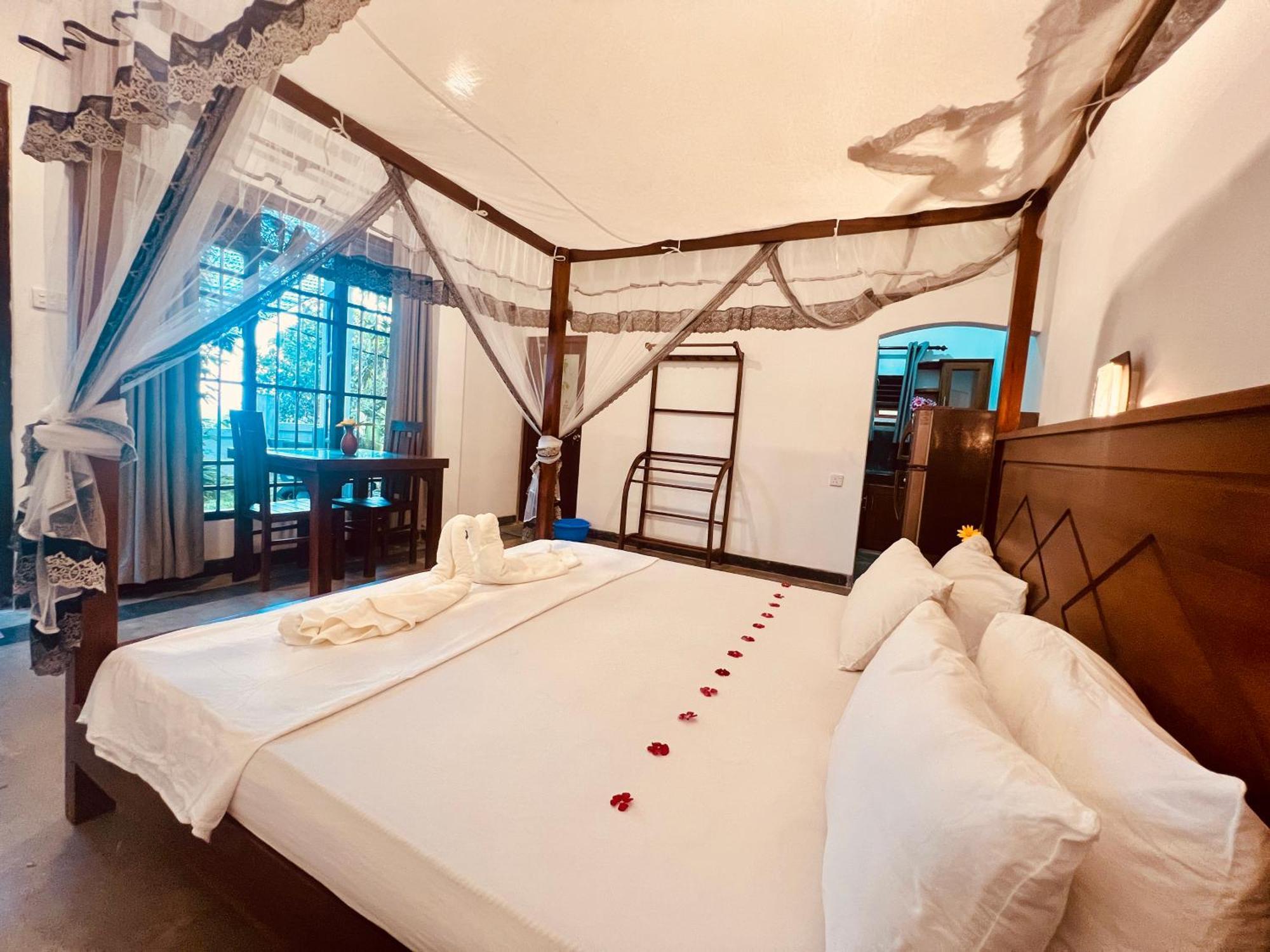 Navee Guest Hotel Tangalle Exterior photo