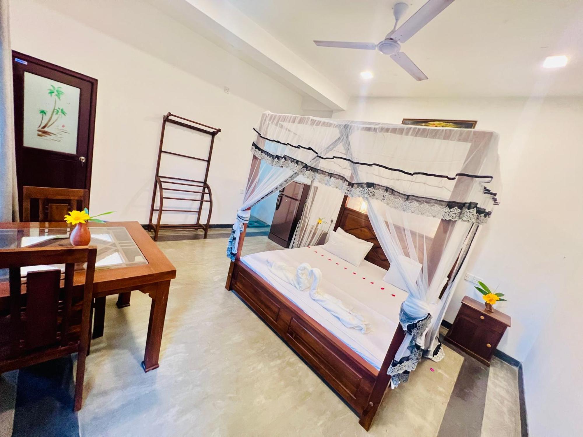 Navee Guest Hotel Tangalle Exterior photo